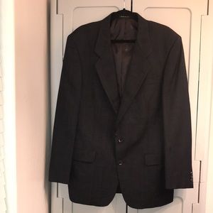 Pierre Balmain sport Blazer, single breasted like new condition. 100 % wool .